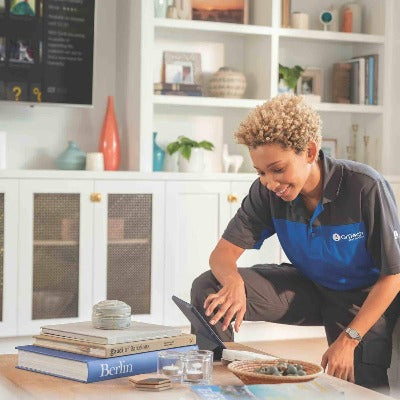 OnTech Smart Service agent installing streaming player